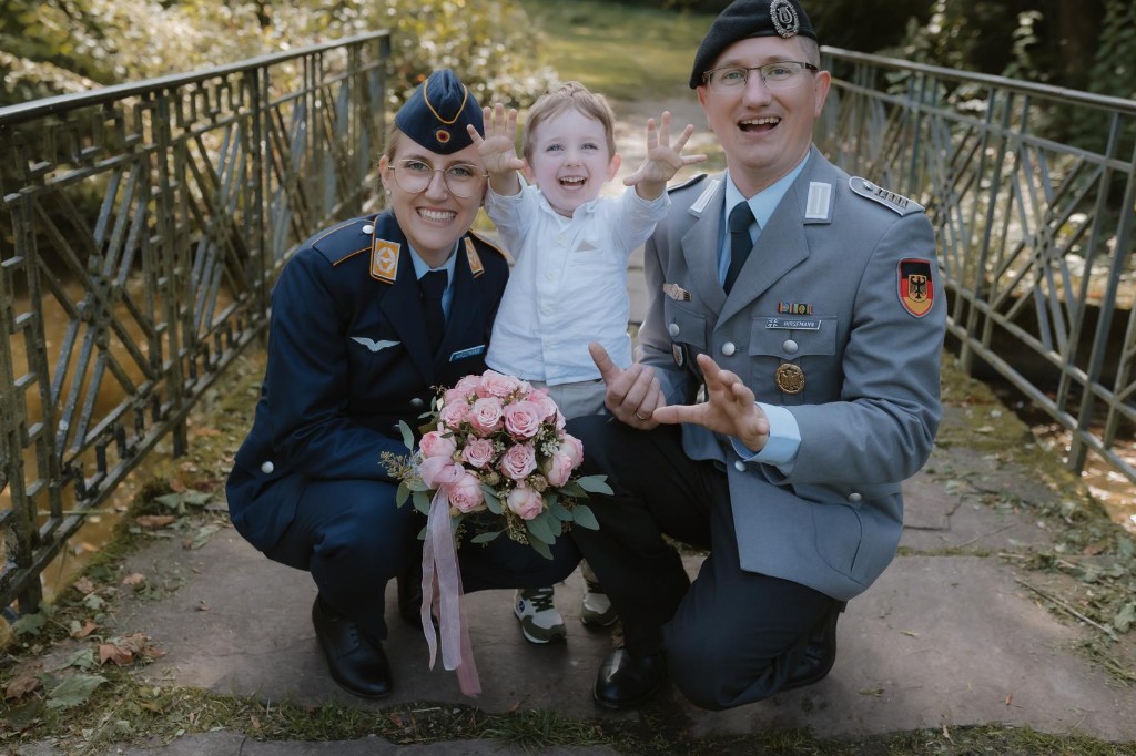 Familie auf der Brücke